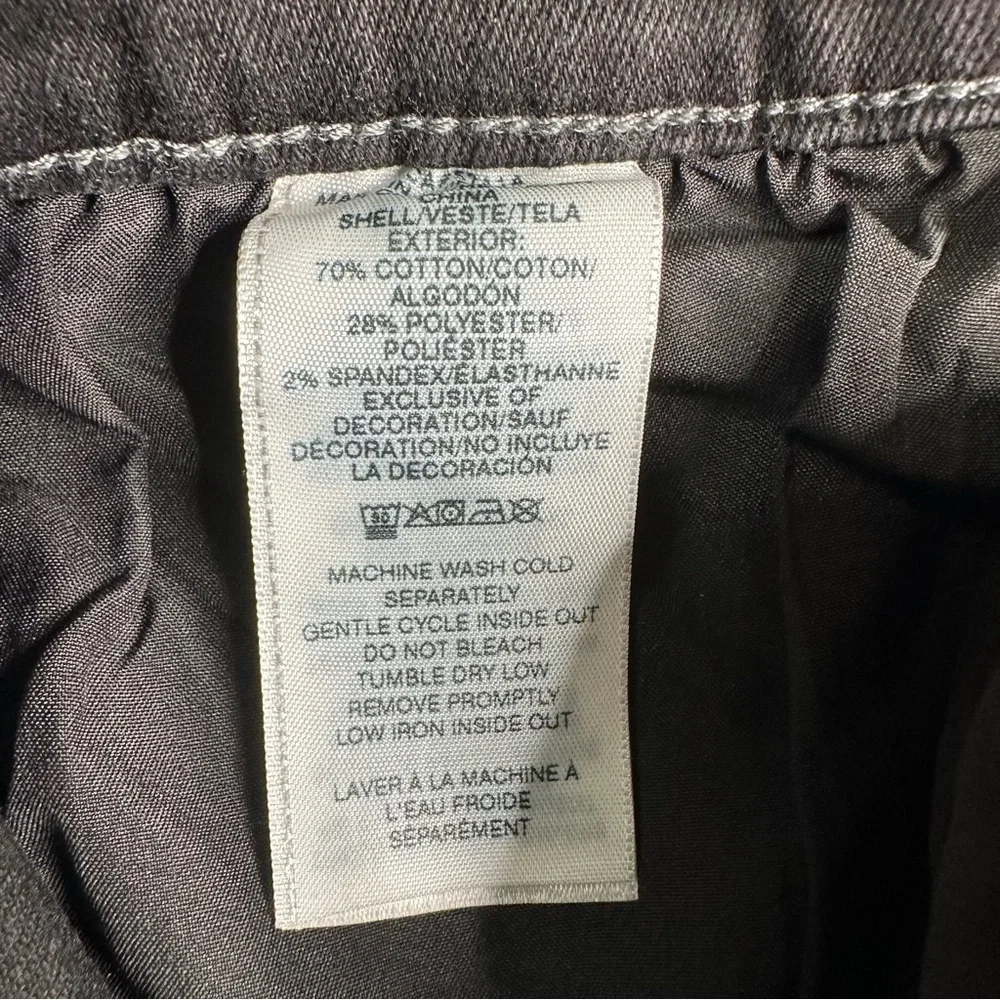 True Religion Men’s Ricky Relaxed Straight Shorts. Size 30